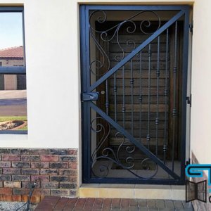 Welded Steel Designer Entrance Gate (26)